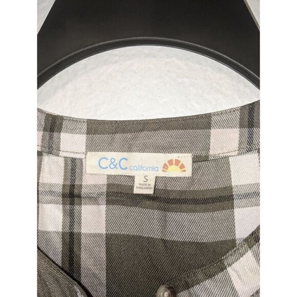 C&C California Womans Plaid Short Sleeve Blouse Sz Small Button Green - Picture 4 of 13